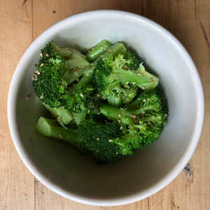 korean recipe broccoli with sesame oil infrared-roasted sesame oil infrared-roasted sesame seeds